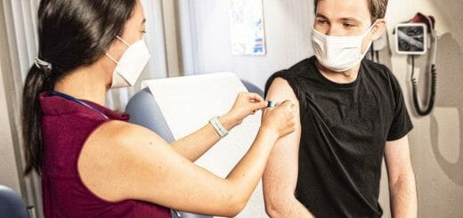 Warum die Coronaimpfung nicht nur gesundheitlich wichtig ist